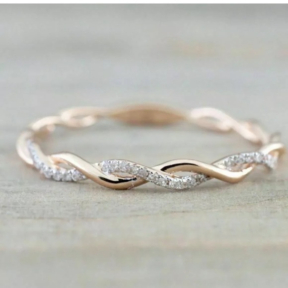 Jewelry - 14K Rose Gold Stack Twisted Ring Gorgeous Ring